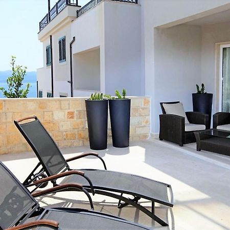 Apartment Bol A6 With Pool From 45 Eur Per Person Exteriör bild