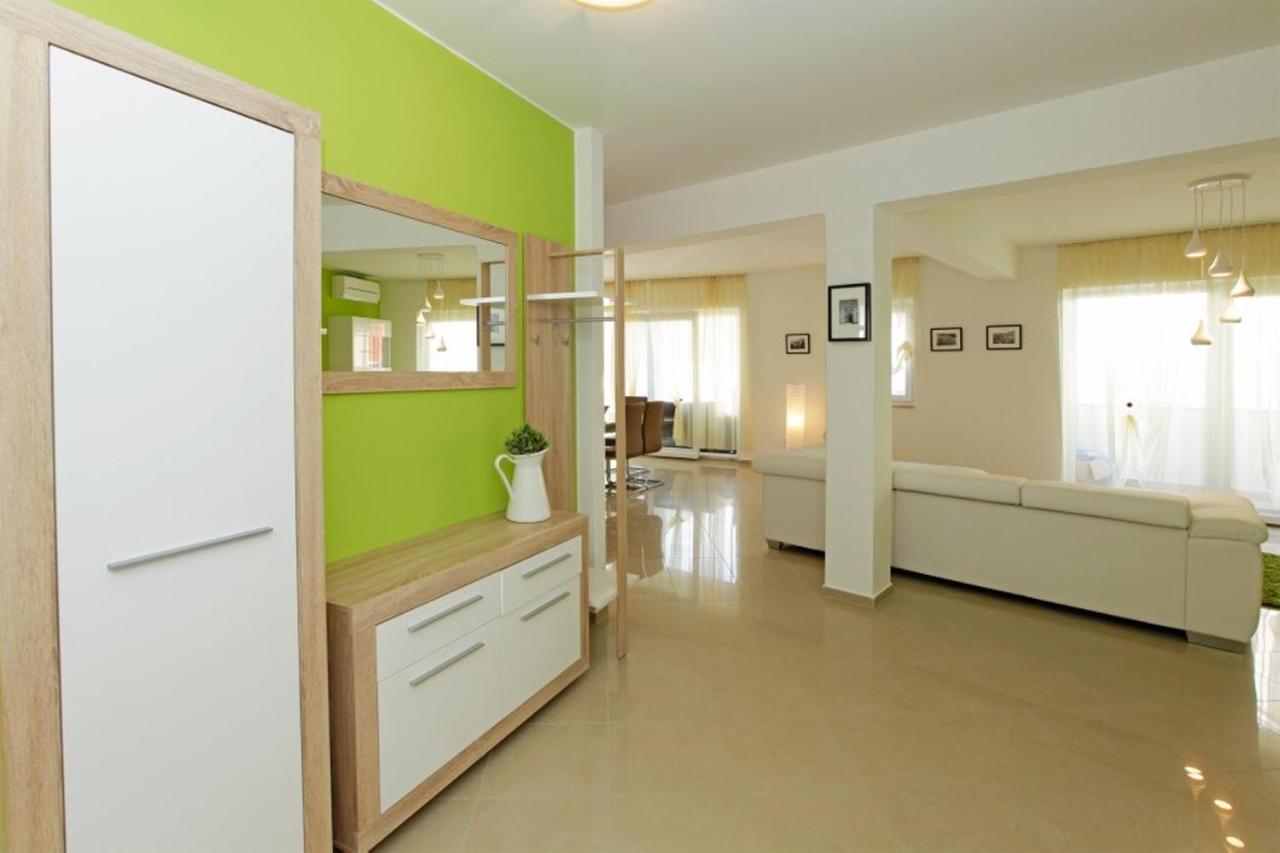Apartment Bol A6 With Pool From 45 Eur Per Person Exteriör bild