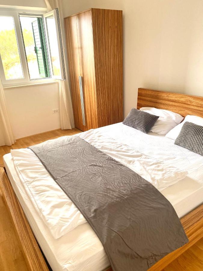 Apartment Bol A6 With Pool From 45 Eur Per Person Exteriör bild